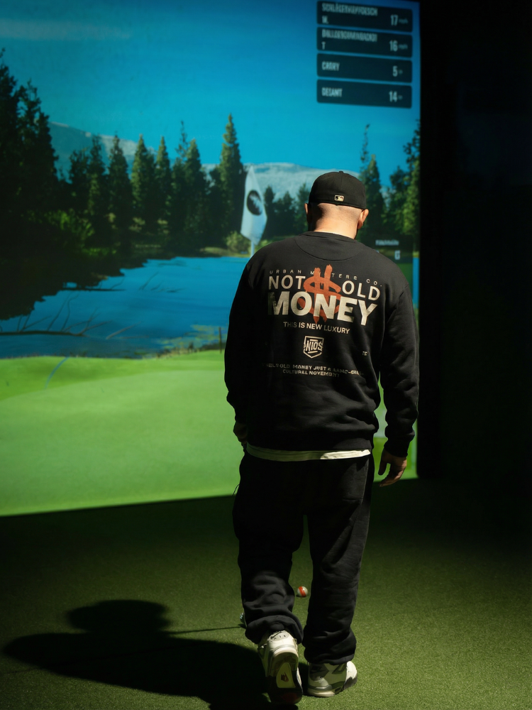 Not Old Money - Crewneck - Schwarz