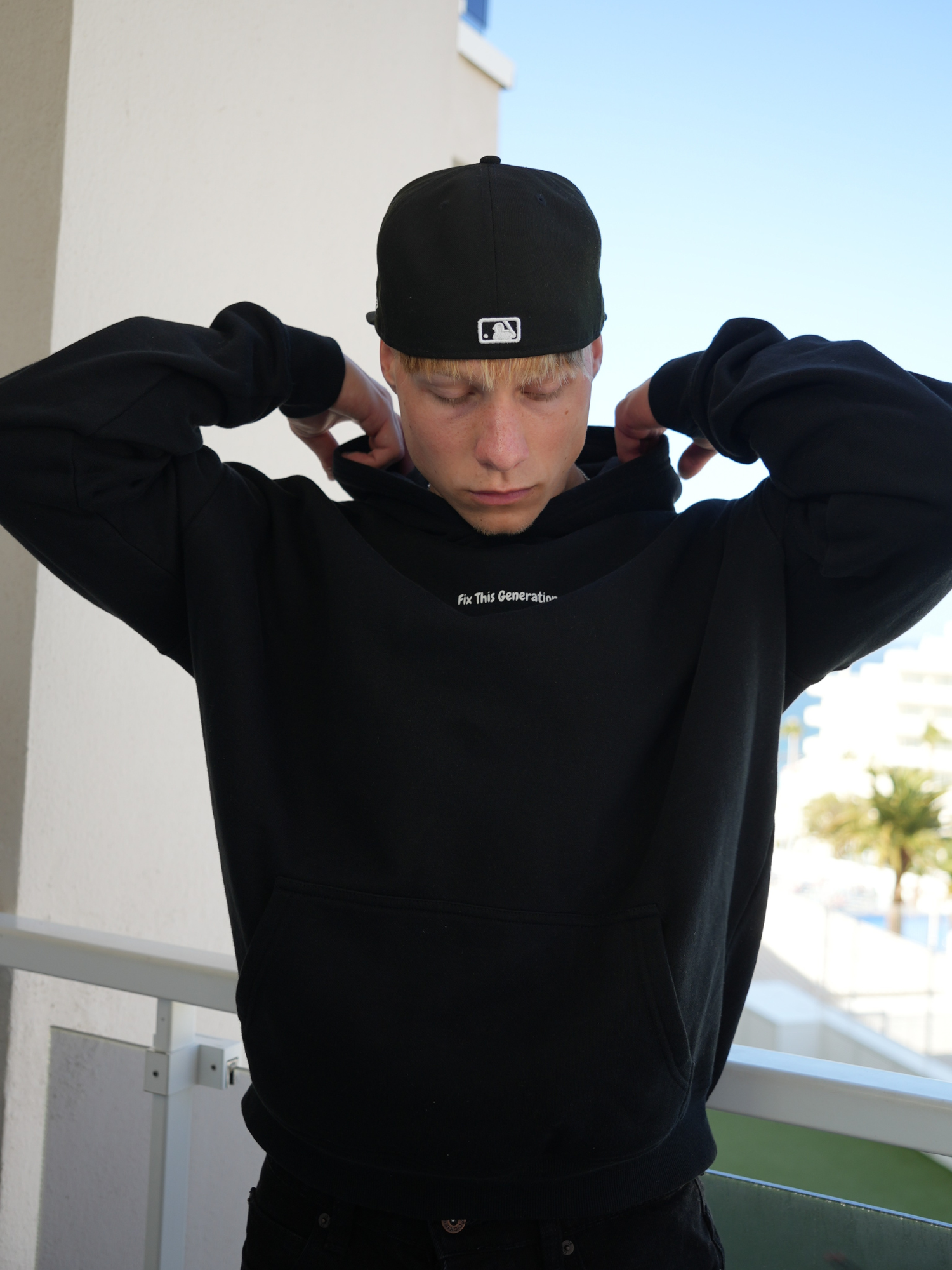 Fix This Generation. Hoodie (schwarz)